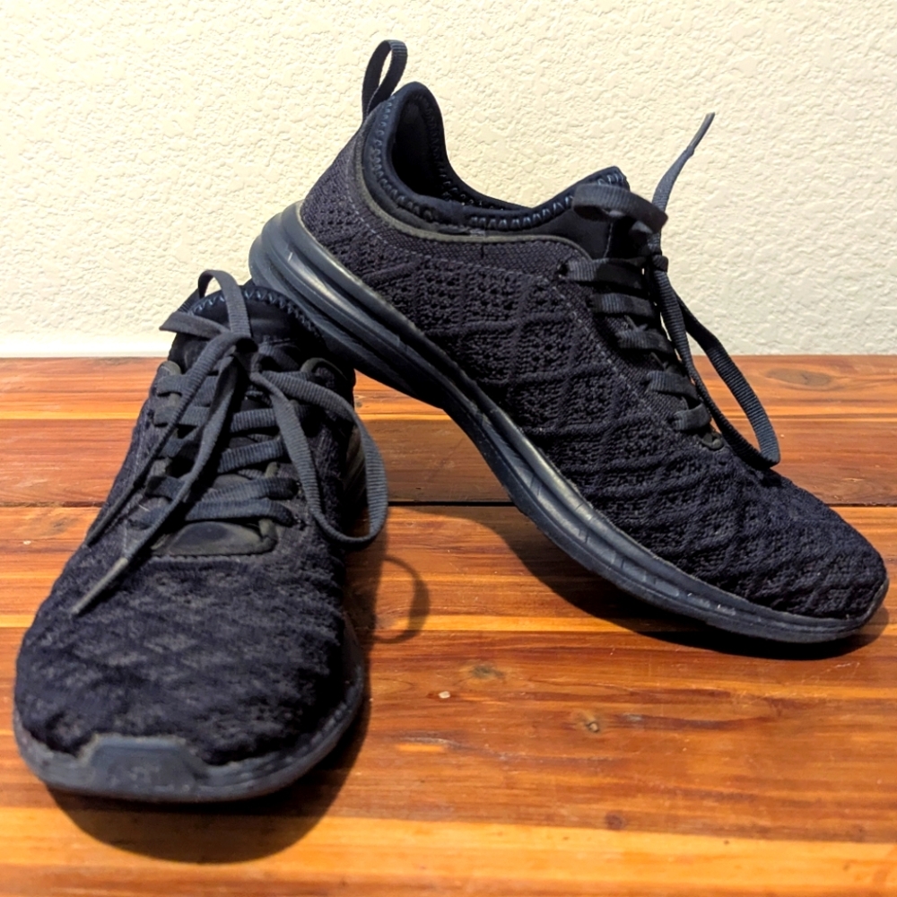 APL Techloom Phantom Navy Blue women's shoes sz 5.5